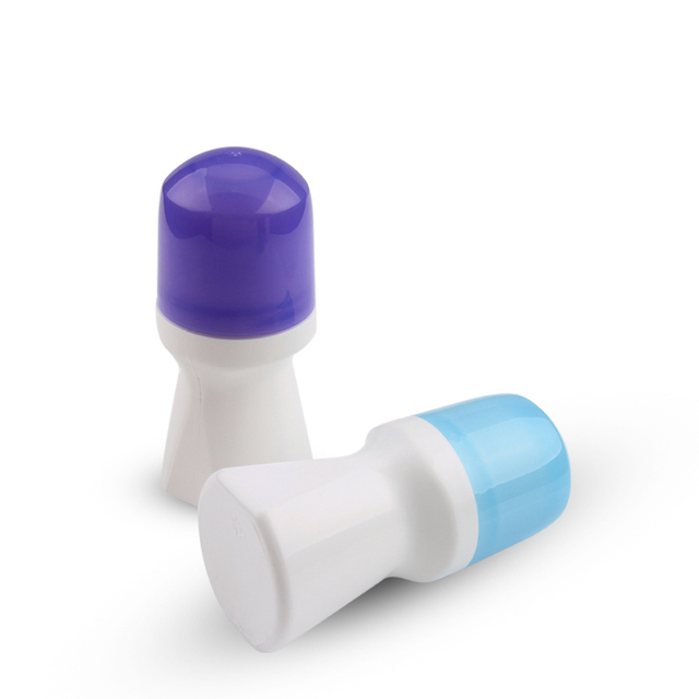 Бесплатный образец Пользовательская этикетка и цвет Диаметр шарика 35,4 мм Небольшая емкость 50 мл Масляная пластиковая эссенция Крем для глаз Антиперспирант Рулон на бутылке с дезодорантом