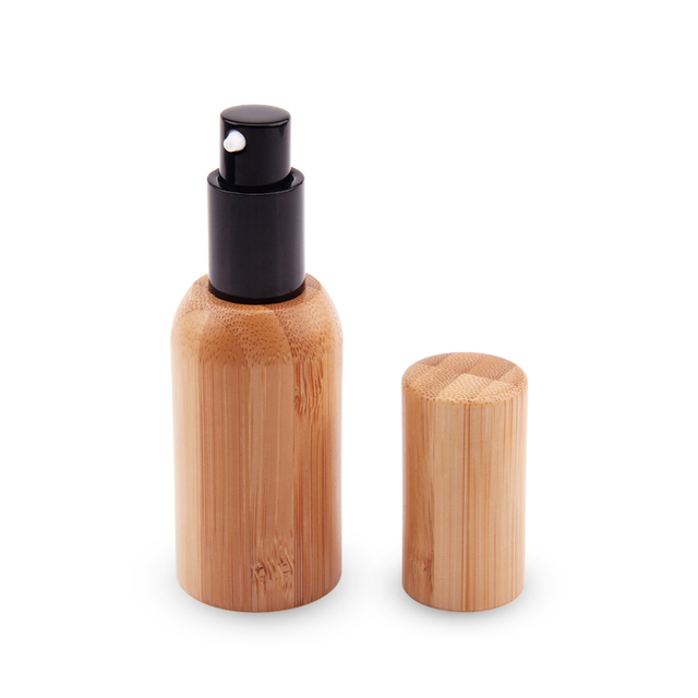 Биоразлагаемый пластиковый бамбуковый косметический шампунь на 30 мл. Полипропиленовая пластиковая бутылка с распылителем для мелкодисперсного тумана с бамбуковой крышкой.